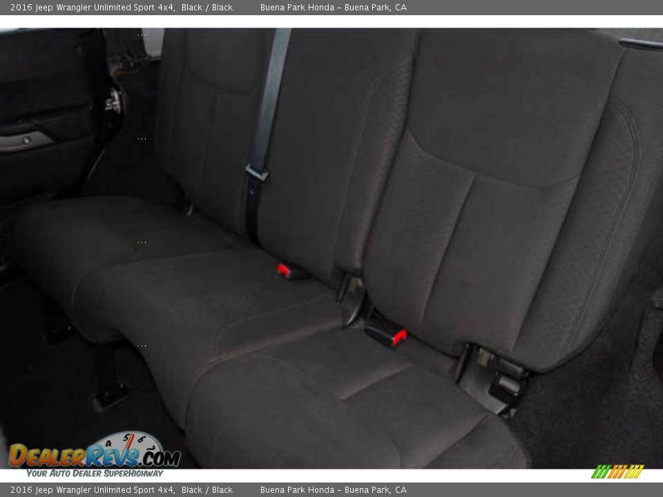 2016 Jeep Wrangler Unlimited Sport 4x4 Black / Black Photo #17