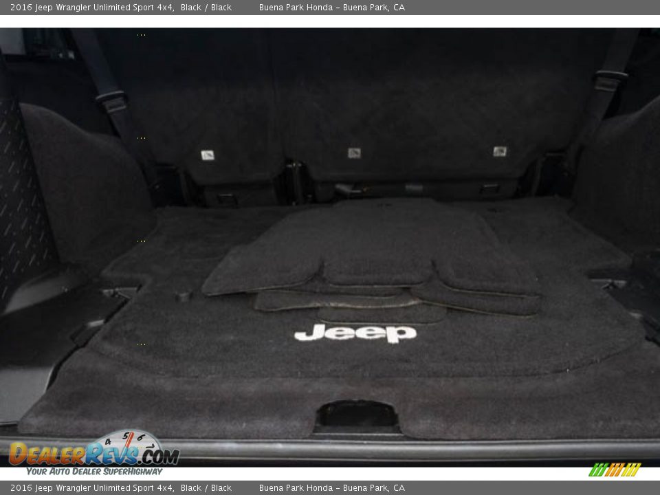 2016 Jeep Wrangler Unlimited Sport 4x4 Black / Black Photo #18