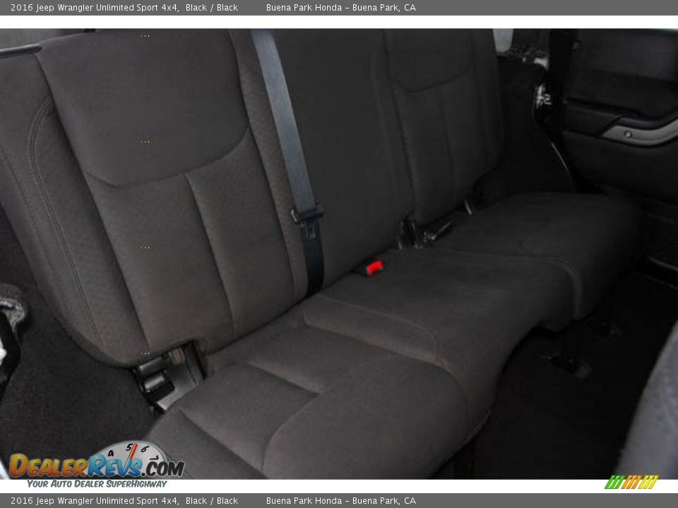 2016 Jeep Wrangler Unlimited Sport 4x4 Black / Black Photo #20