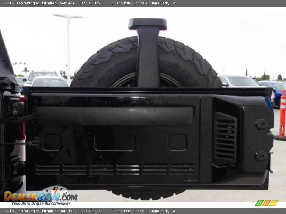 2016 Jeep Wrangler Unlimited Sport 4x4 Black / Black Photo #25
