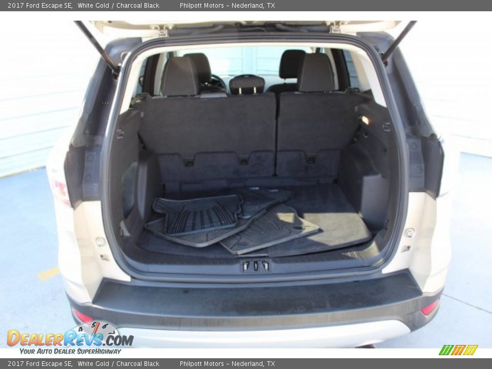 2017 Ford Escape SE White Gold / Charcoal Black Photo #24