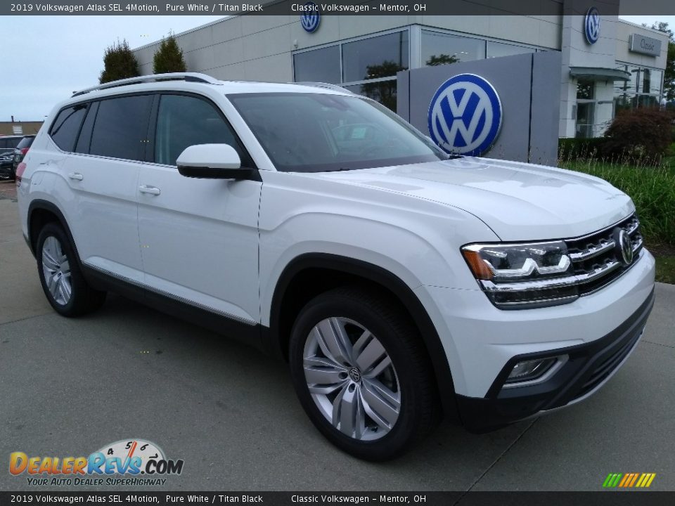 Front 3/4 View of 2019 Volkswagen Atlas SEL 4Motion Photo #2