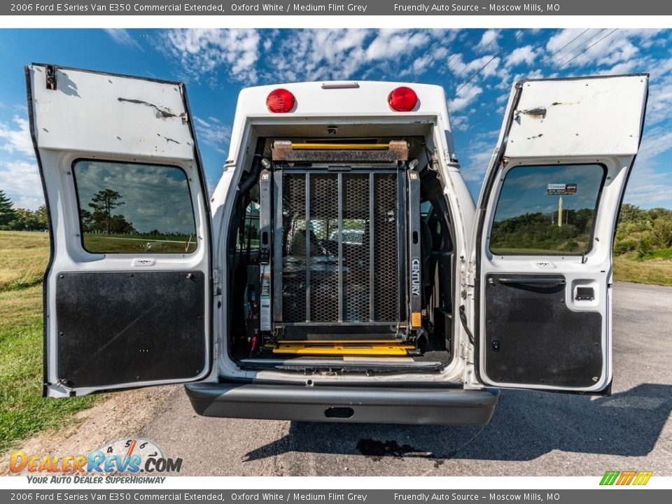 2006 Ford E Series Van E350 Commercial Extended Oxford White / Medium Flint Grey Photo #3