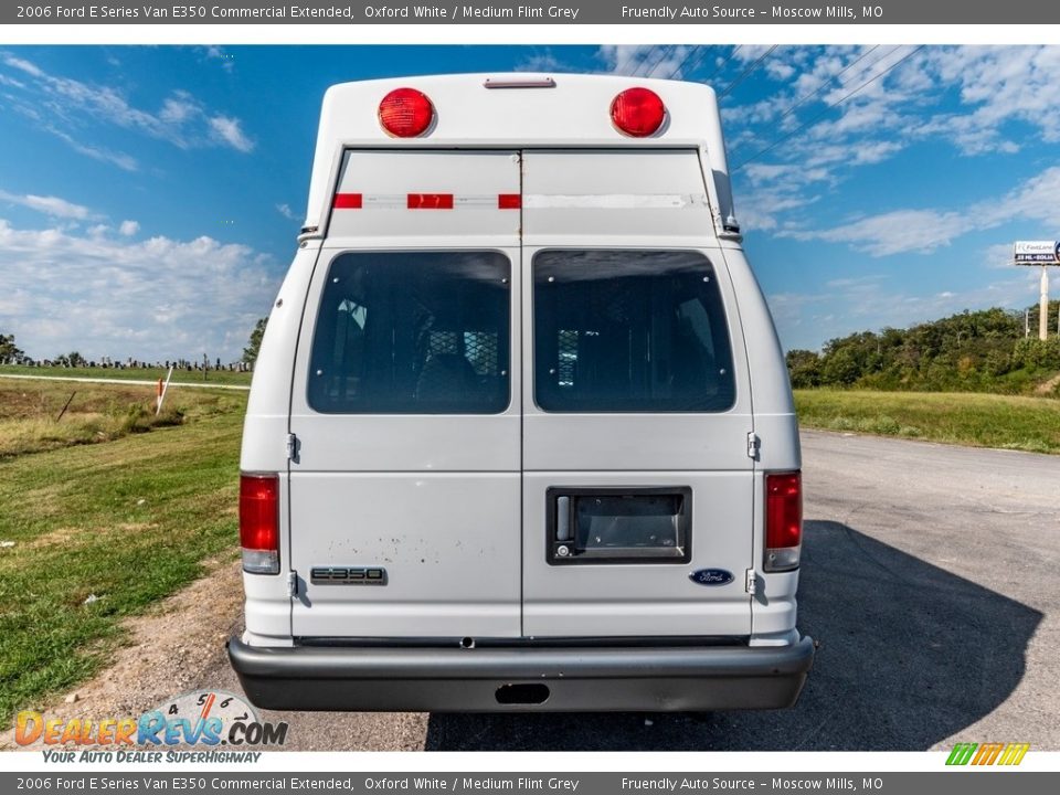 2006 Ford E Series Van E350 Commercial Extended Oxford White / Medium Flint Grey Photo #5