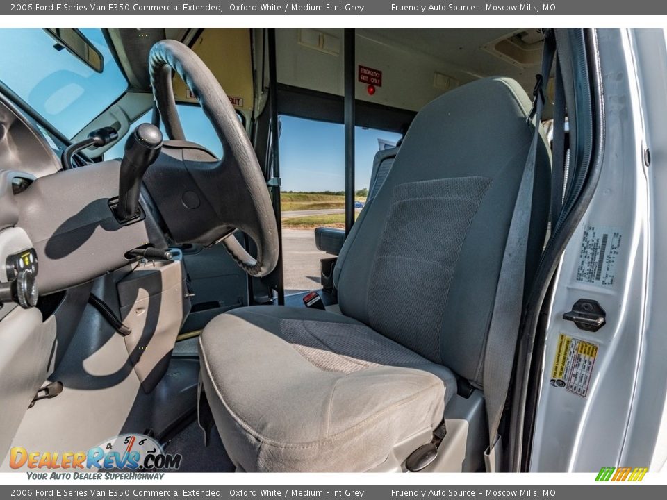 2006 Ford E Series Van E350 Commercial Extended Oxford White / Medium Flint Grey Photo #10
