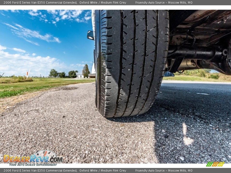 2006 Ford E Series Van E350 Commercial Extended Oxford White / Medium Flint Grey Photo #19