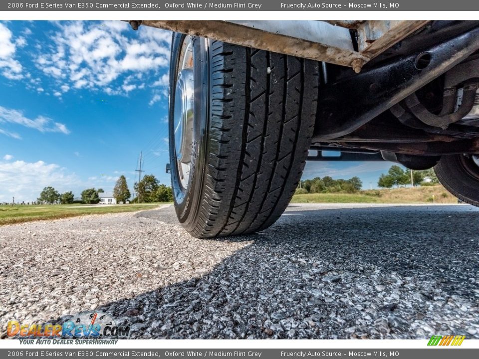 2006 Ford E Series Van E350 Commercial Extended Oxford White / Medium Flint Grey Photo #20