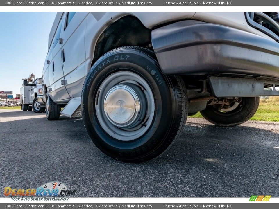 2006 Ford E Series Van E350 Commercial Extended Oxford White / Medium Flint Grey Photo #21