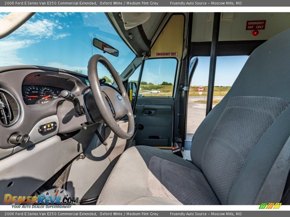2006 Ford E Series Van E350 Commercial Extended Oxford White / Medium Flint Grey Photo #23
