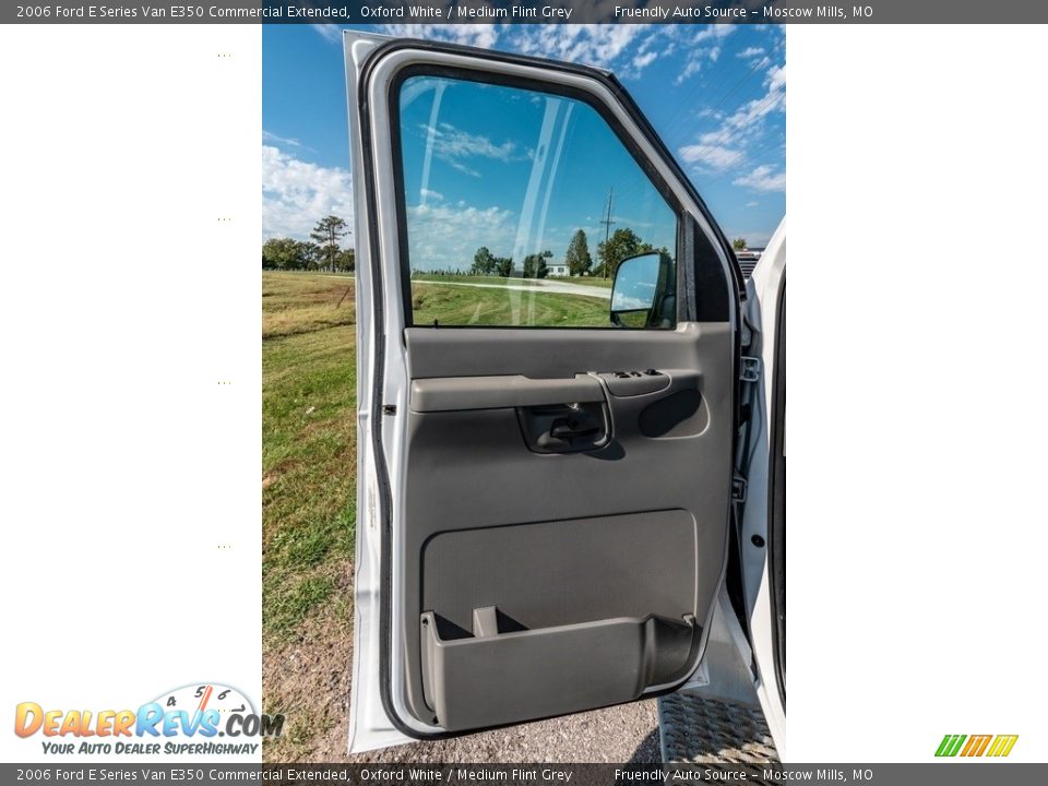 2006 Ford E Series Van E350 Commercial Extended Oxford White / Medium Flint Grey Photo #25