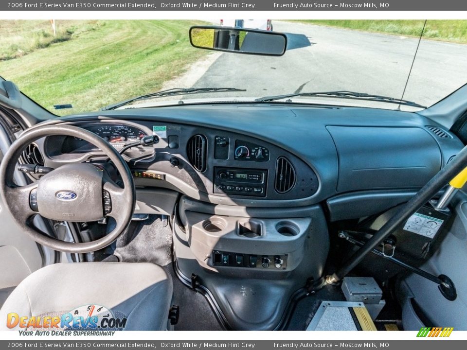 2006 Ford E Series Van E350 Commercial Extended Oxford White / Medium Flint Grey Photo #27