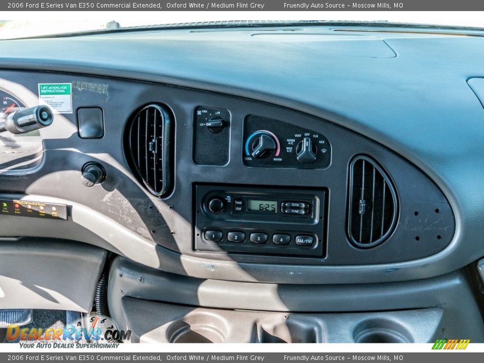 2006 Ford E Series Van E350 Commercial Extended Oxford White / Medium Flint Grey Photo #28