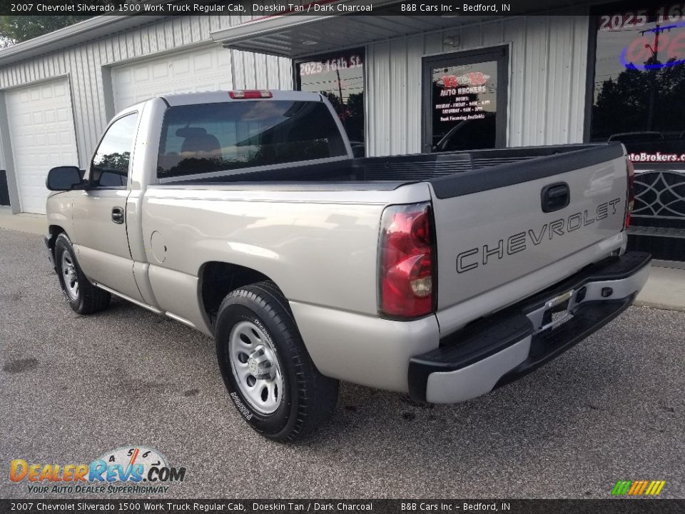 2007 Chevrolet Silverado 1500 Work Truck Regular Cab Doeskin Tan / Dark Charcoal Photo #4