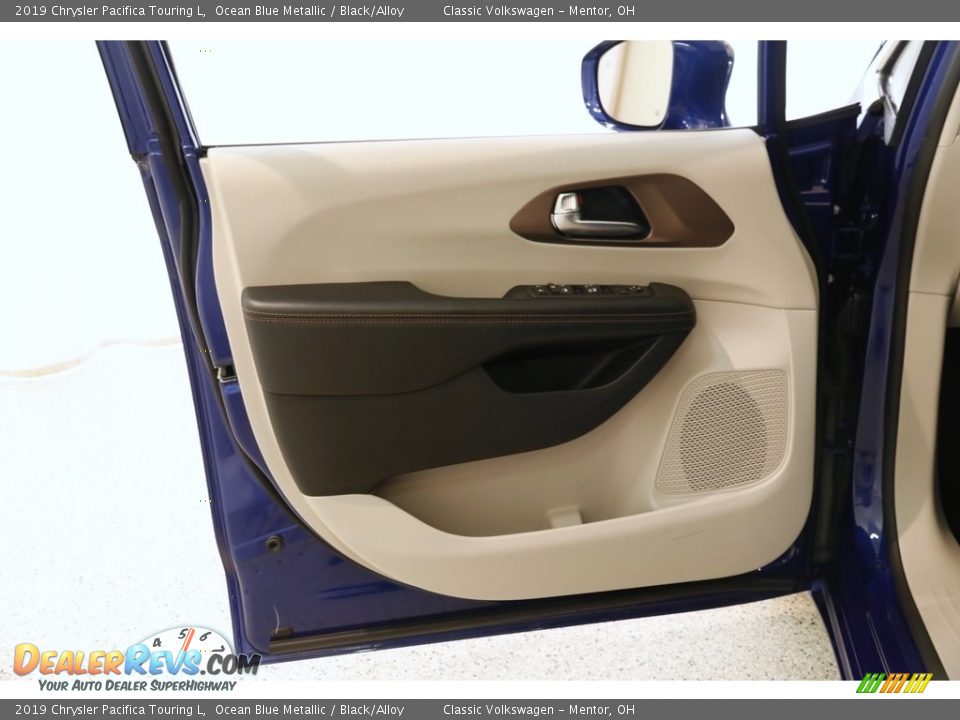 2019 Chrysler Pacifica Touring L Ocean Blue Metallic / Black/Alloy Photo #4
