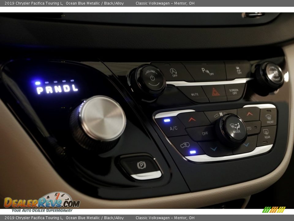 2019 Chrysler Pacifica Touring L Ocean Blue Metallic / Black/Alloy Photo #16