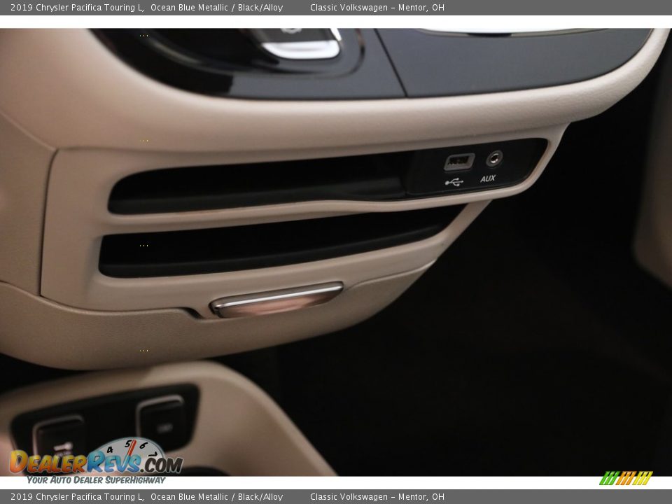 2019 Chrysler Pacifica Touring L Ocean Blue Metallic / Black/Alloy Photo #17