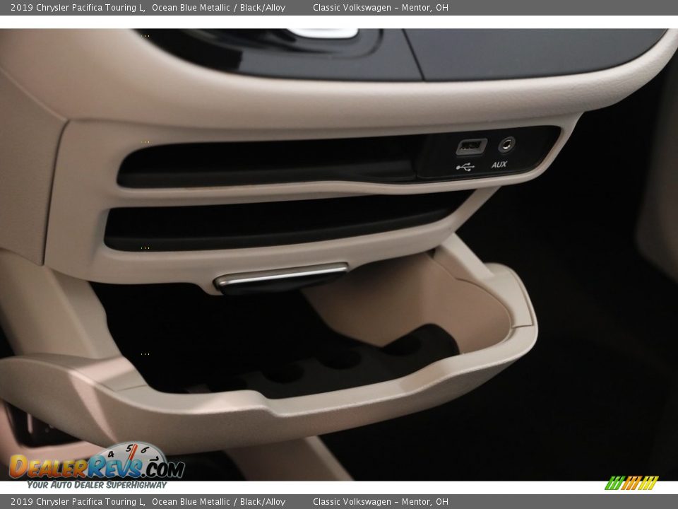 2019 Chrysler Pacifica Touring L Ocean Blue Metallic / Black/Alloy Photo #18