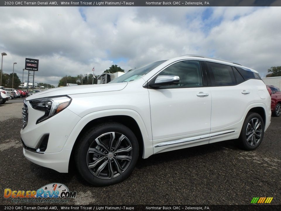 Front 3/4 View of 2020 GMC Terrain Denali AWD Photo #1