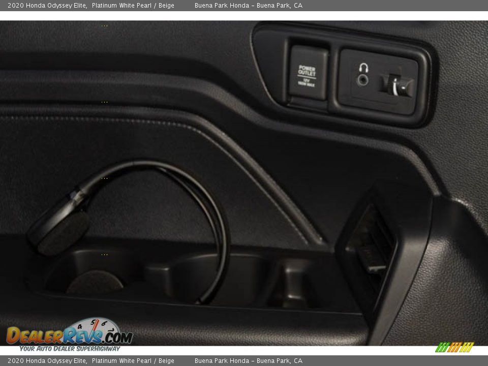 2020 Honda Odyssey Elite Platinum White Pearl / Beige Photo #31