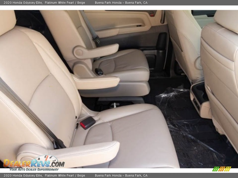2020 Honda Odyssey Elite Platinum White Pearl / Beige Photo #32