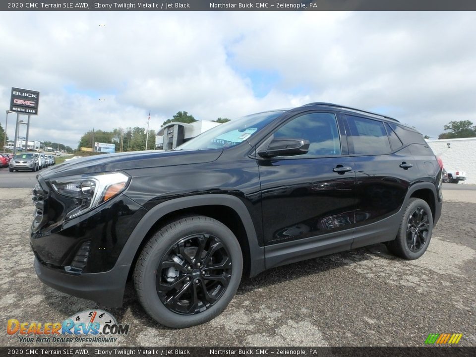 Front 3/4 View of 2020 GMC Terrain SLE AWD Photo #1