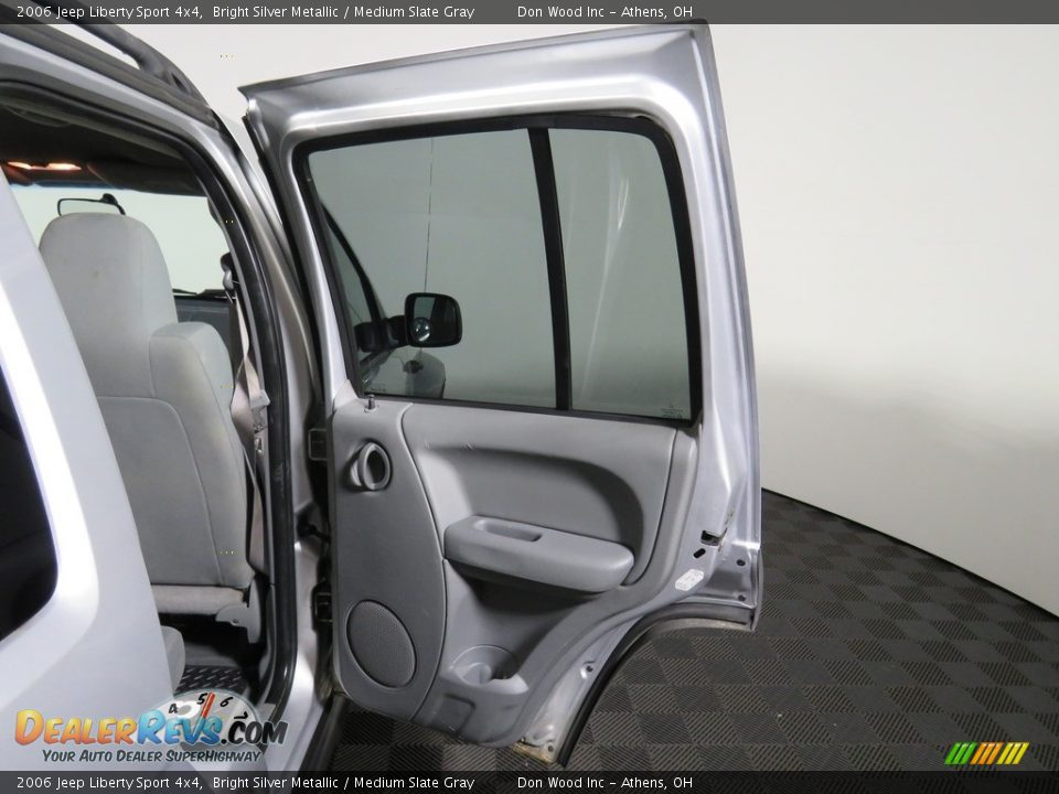 2006 Jeep Liberty Sport 4x4 Bright Silver Metallic / Medium Slate Gray Photo #25