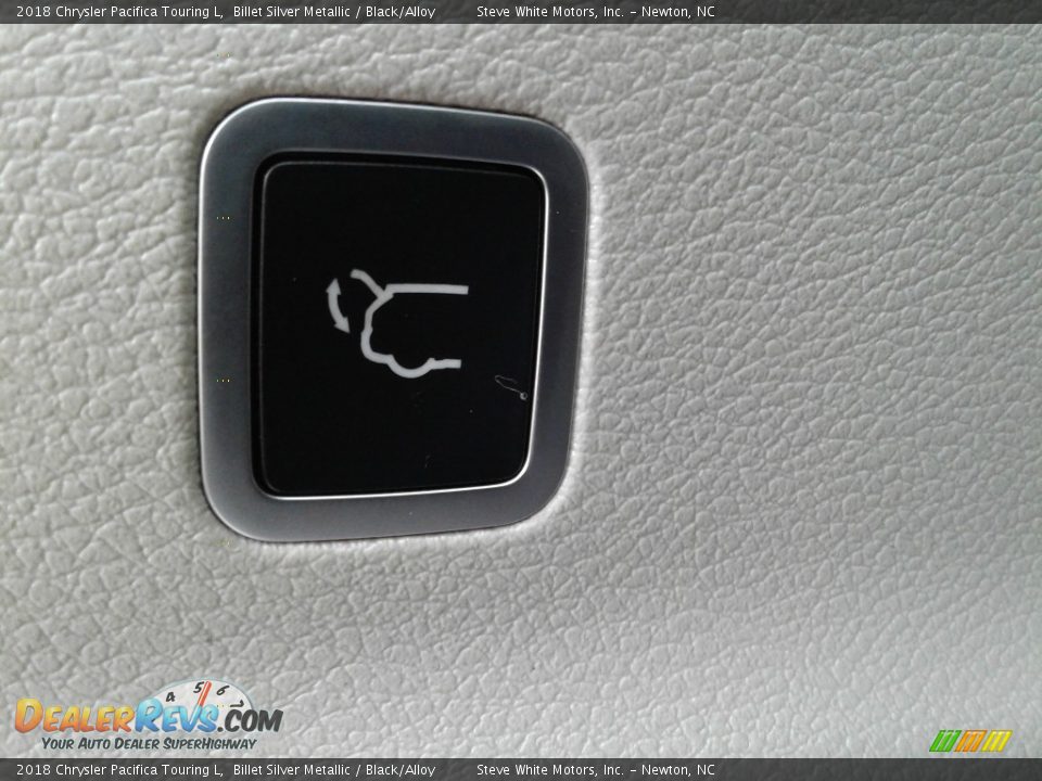 2018 Chrysler Pacifica Touring L Billet Silver Metallic / Black/Alloy Photo #13