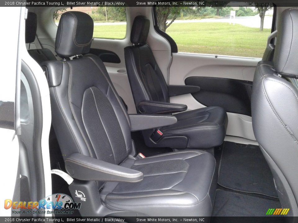 2018 Chrysler Pacifica Touring L Billet Silver Metallic / Black/Alloy Photo #17