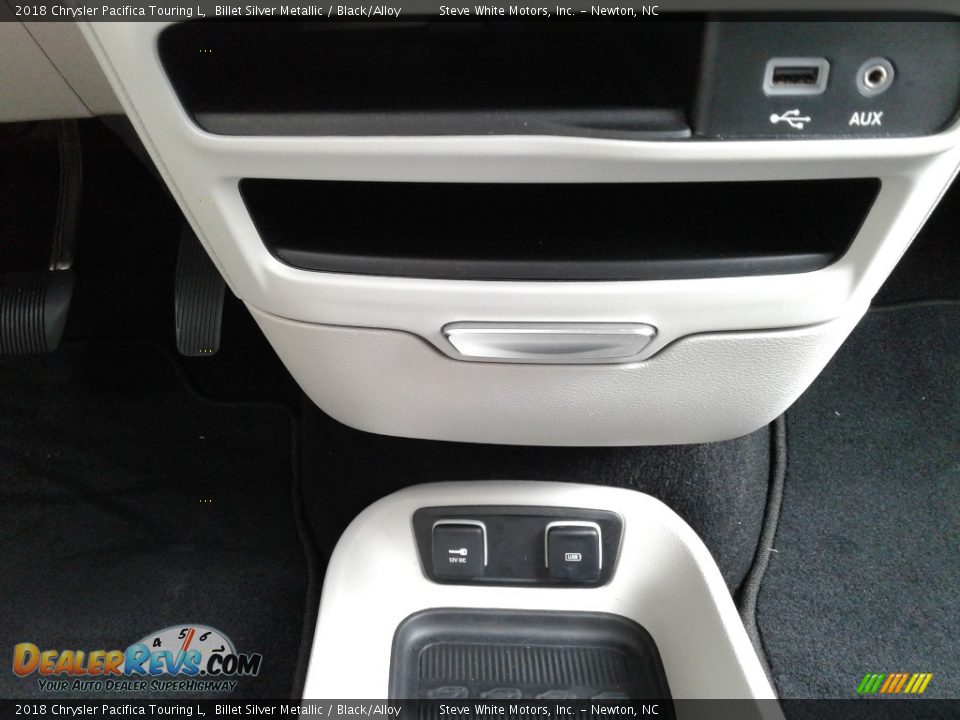 2018 Chrysler Pacifica Touring L Billet Silver Metallic / Black/Alloy Photo #32