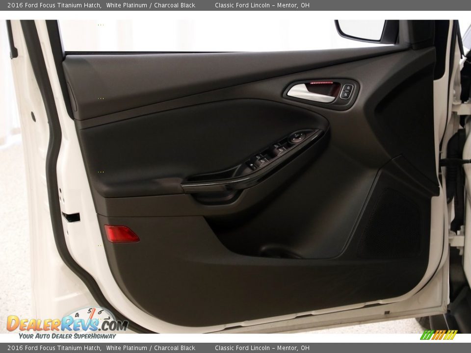 2016 Ford Focus Titanium Hatch White Platinum / Charcoal Black Photo #4