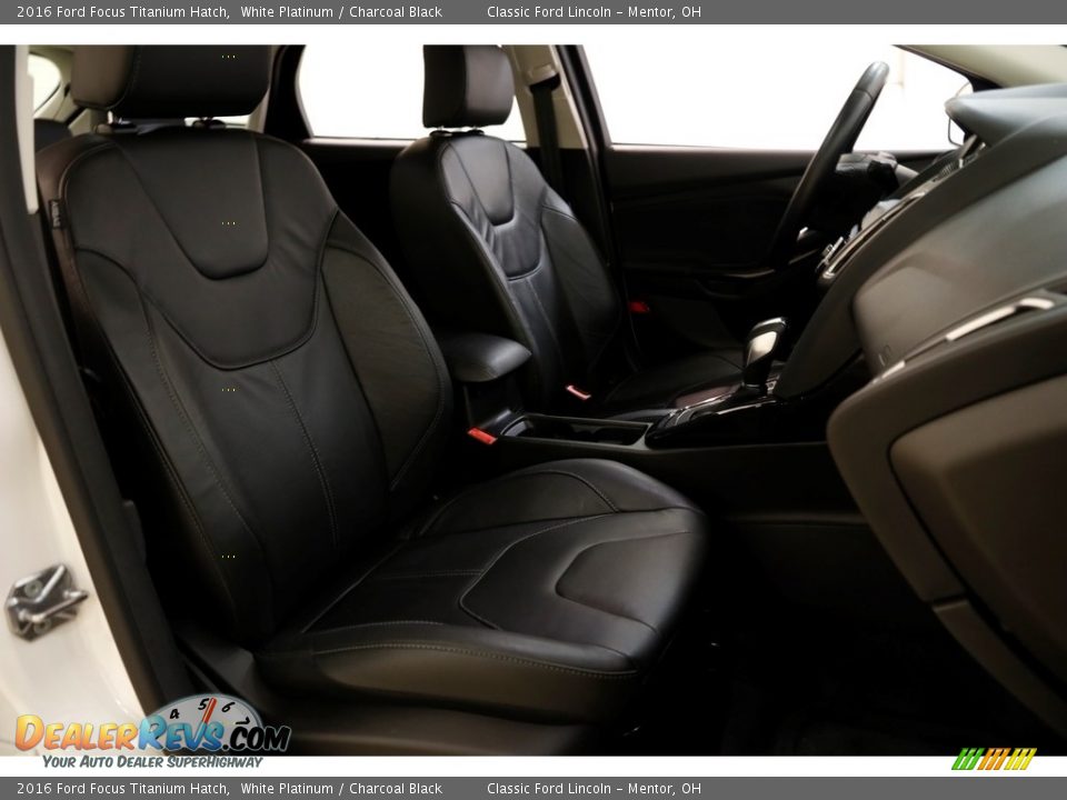2016 Ford Focus Titanium Hatch White Platinum / Charcoal Black Photo #15
