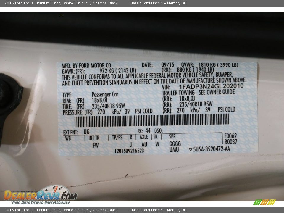 2016 Ford Focus Titanium Hatch White Platinum / Charcoal Black Photo #20