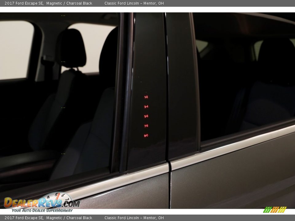2017 Ford Escape SE Magnetic / Charcoal Black Photo #4