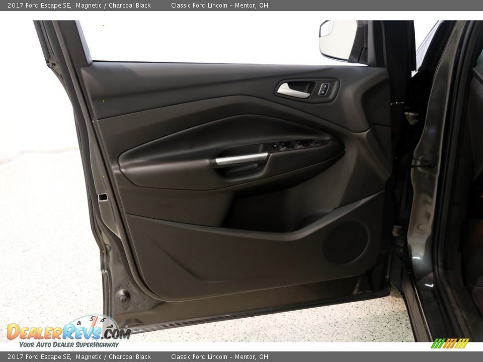2017 Ford Escape SE Magnetic / Charcoal Black Photo #5