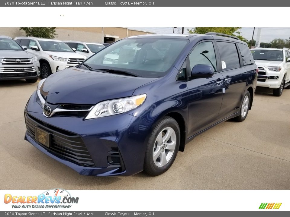 Front 3/4 View of 2020 Toyota Sienna LE Photo #1