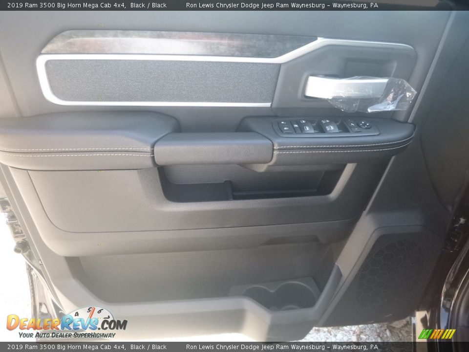 2019 Ram 3500 Big Horn Mega Cab 4x4 Black / Black Photo #13