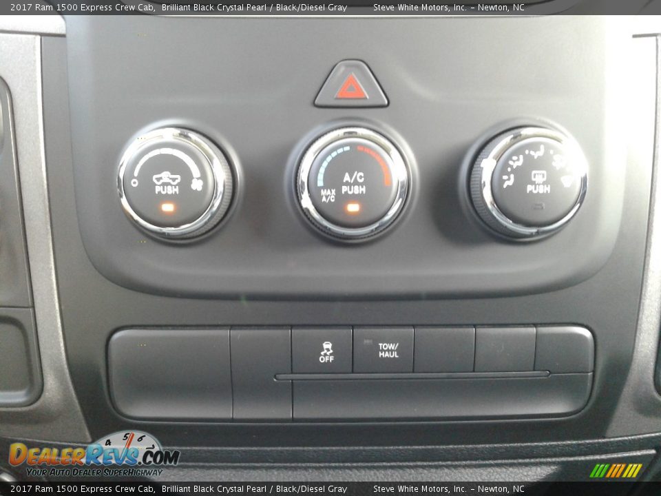 2017 Ram 1500 Express Crew Cab Brilliant Black Crystal Pearl / Black/Diesel Gray Photo #21