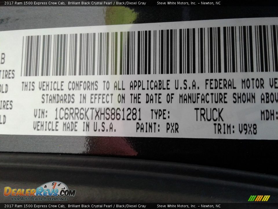 2017 Ram 1500 Express Crew Cab Brilliant Black Crystal Pearl / Black/Diesel Gray Photo #26