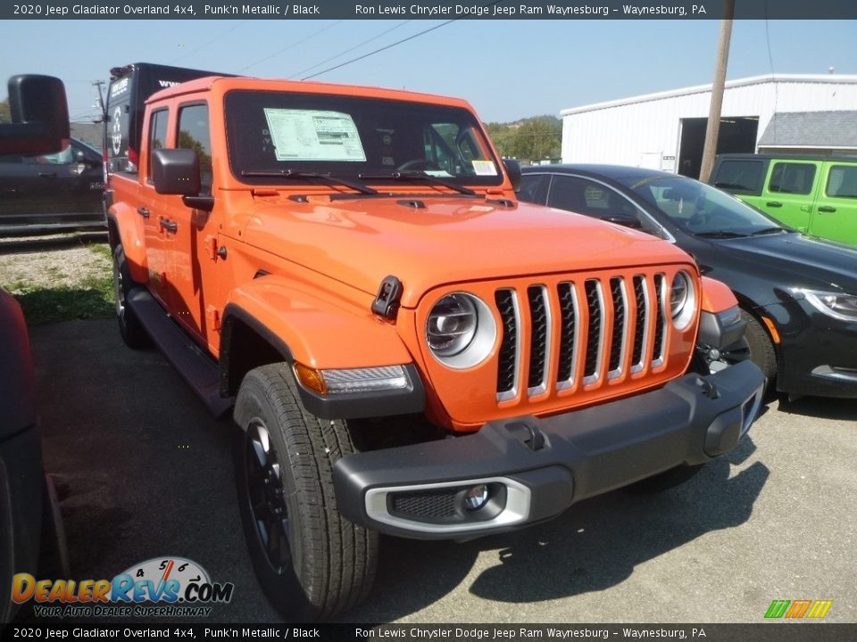 Front 3/4 View of 2020 Jeep Gladiator Overland 4x4 Photo #6