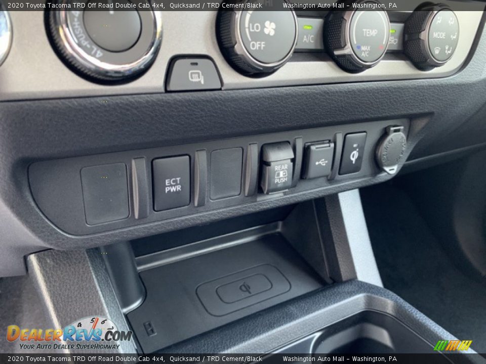 Controls of 2020 Toyota Tacoma TRD Off Road Double Cab 4x4 Photo #34