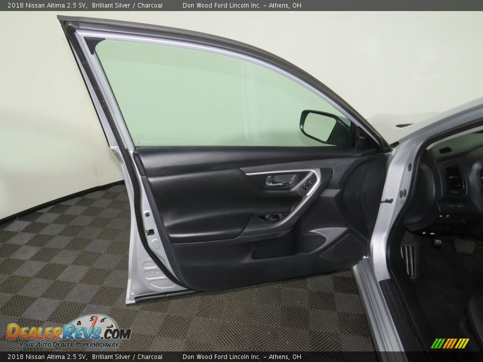 2018 Nissan Altima 2.5 SV Brilliant Silver / Charcoal Photo #17