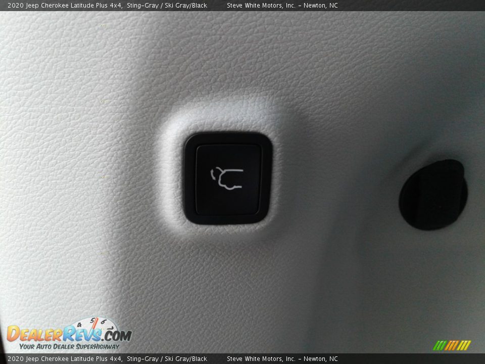 2020 Jeep Cherokee Latitude Plus 4x4 Sting-Gray / Ski Gray/Black Photo #12