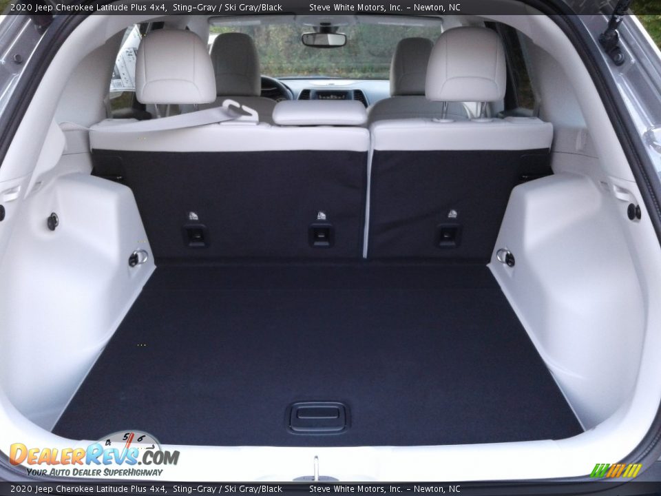 2020 Jeep Cherokee Latitude Plus 4x4 Sting-Gray / Ski Gray/Black Photo #13