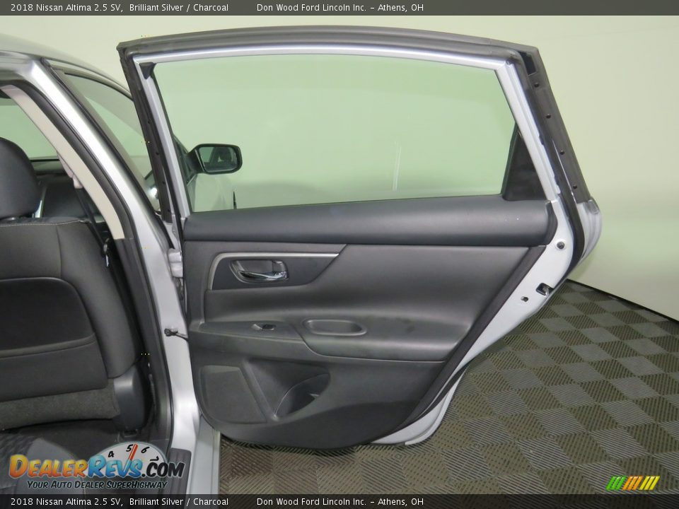 2018 Nissan Altima 2.5 SV Brilliant Silver / Charcoal Photo #23