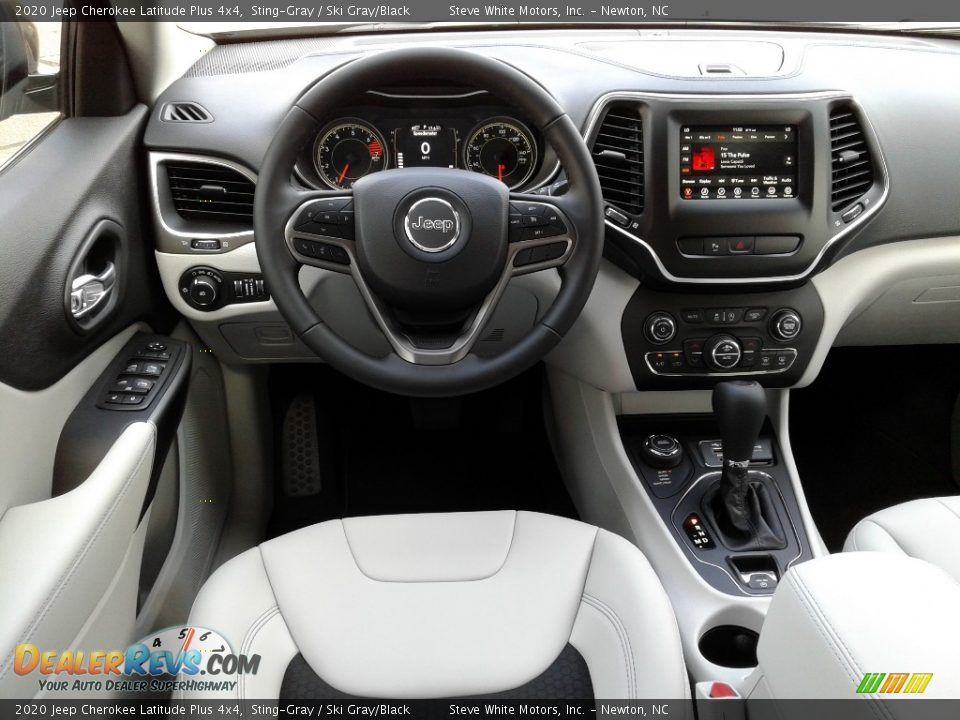 2020 Jeep Cherokee Latitude Plus 4x4 Sting-Gray / Ski Gray/Black Photo #30