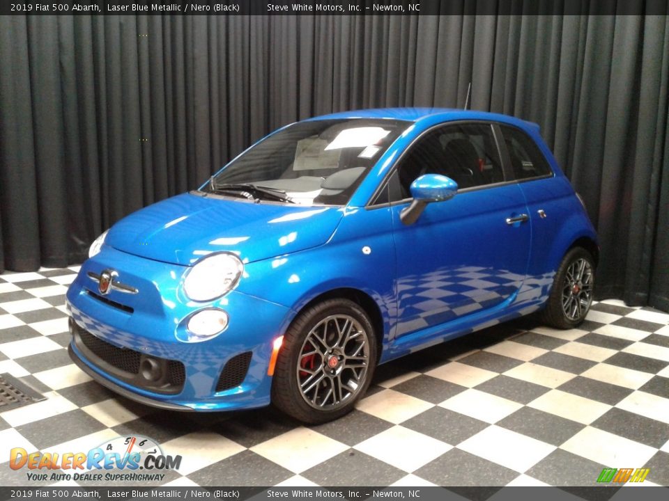Front 3/4 View of 2019 Fiat 500 Abarth Photo #2