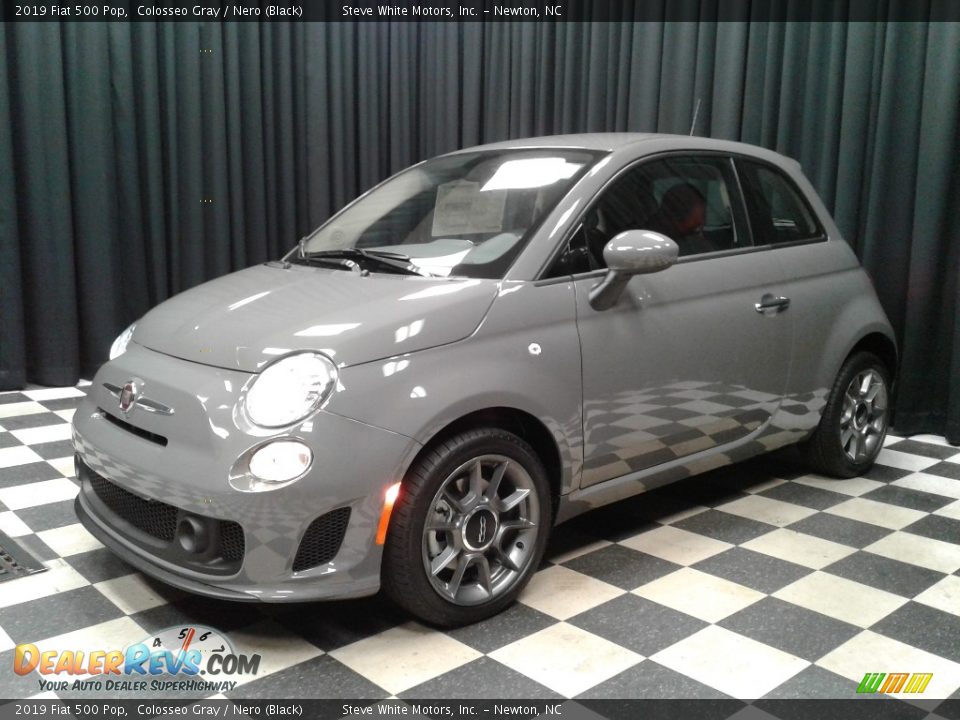 Front 3/4 View of 2019 Fiat 500 Pop Photo #2