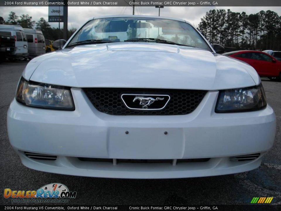 2004 Ford Mustang V6 Convertible Oxford White / Dark Charcoal Photo #3
