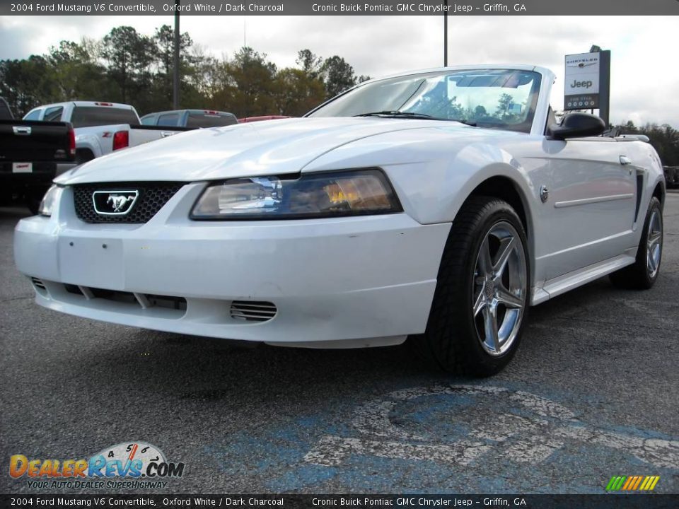 2004 Ford Mustang V6 Convertible Oxford White / Dark Charcoal Photo #4
