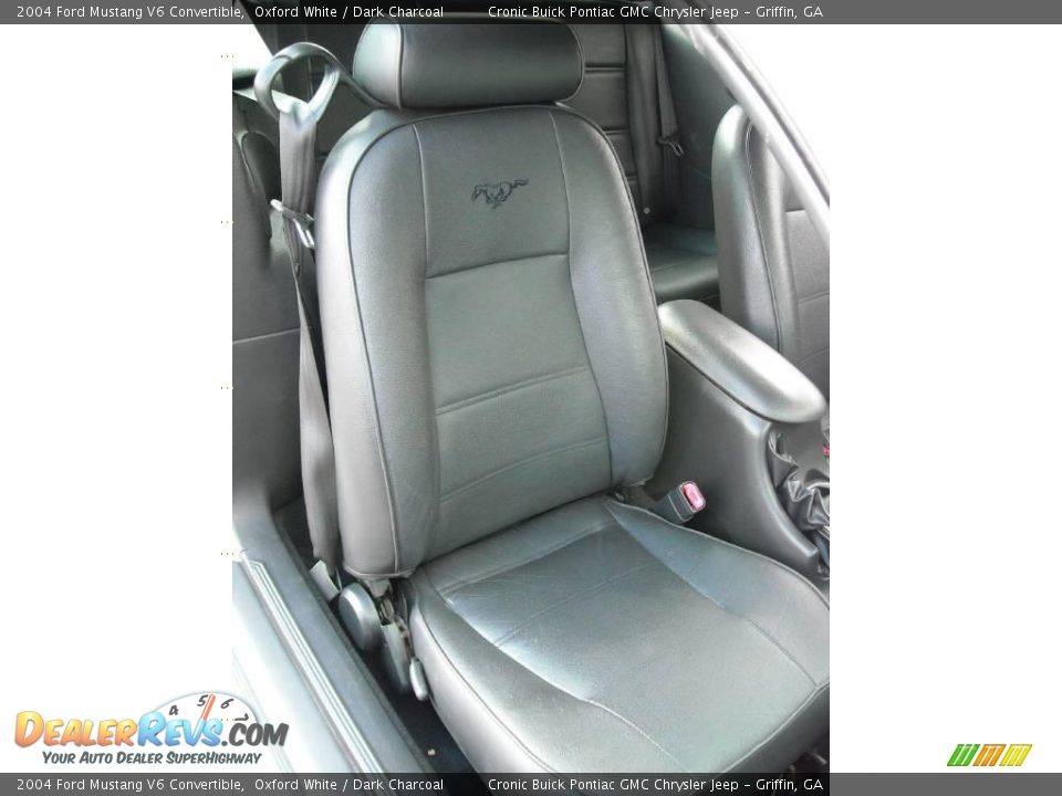 2004 Ford Mustang V6 Convertible Oxford White / Dark Charcoal Photo #13